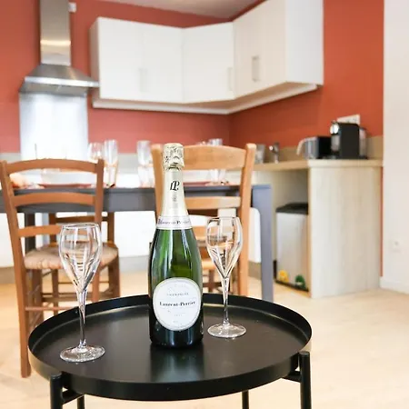 Au 38, Charme Et Confort Dans Notre T2 A Épernay